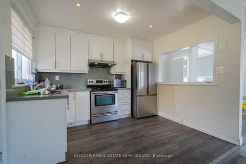 Photo 15 at 32 Brimorton Drive, Bendale, Toronto