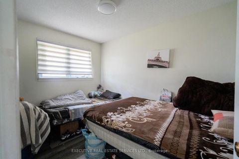 Photo 19 at 32 Brimorton Drive, Bendale, Toronto