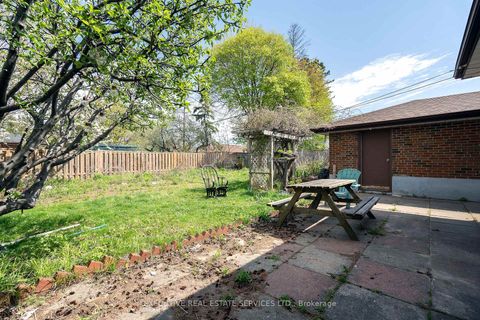 Photo 32 at 32 Brimorton Drive, Bendale, Toronto