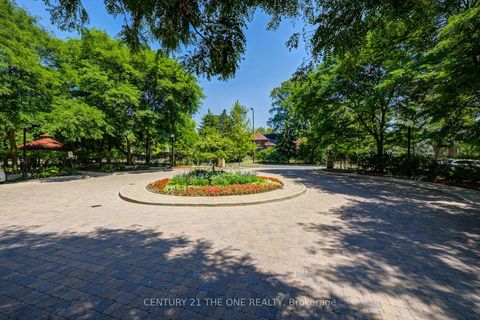 Photo 2 at 605 - 238 Doris Avenue, Willowdale East, Toronto