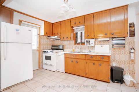 Photo 11 at 610 Lauder Avenue, Oakwood Village, Toronto