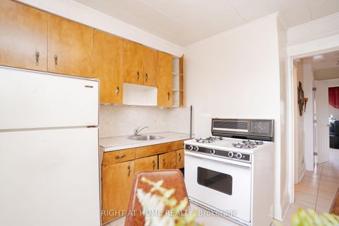 Photo 26 at 610 Lauder Avenue, Oakwood Village, Toronto