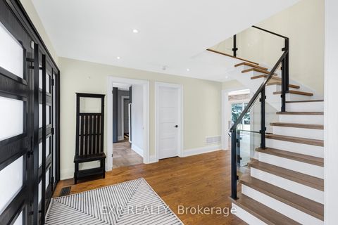 Photo 7 at 17 Chamberlain Court, Nobleton, King
