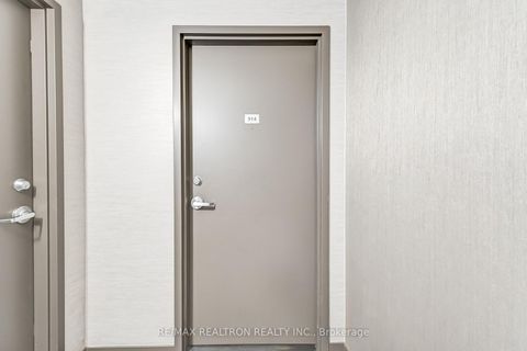 Photo 5 at 914 - 75 Dalhousie Street, Yonge Corridor, Toronto
