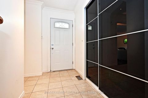 Photo 3 at 348 Brownridge Drive, Brownridge, Vaughan