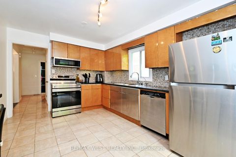 Photo 11 at 348 Brownridge Drive, Brownridge, Vaughan