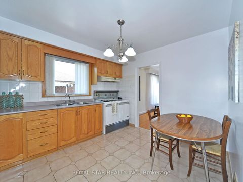 Photo 11 at 25 Diana Drive, CFB, Toronto