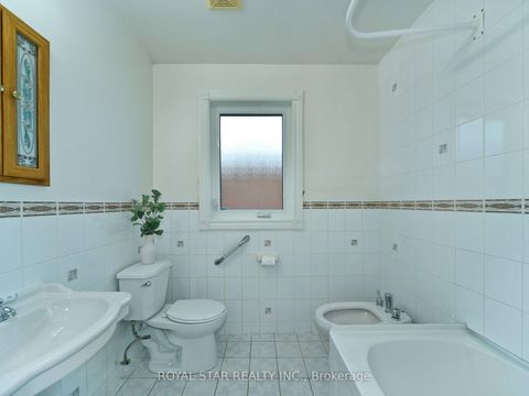 Photo 22 at 25 Diana Drive, CFB, Toronto