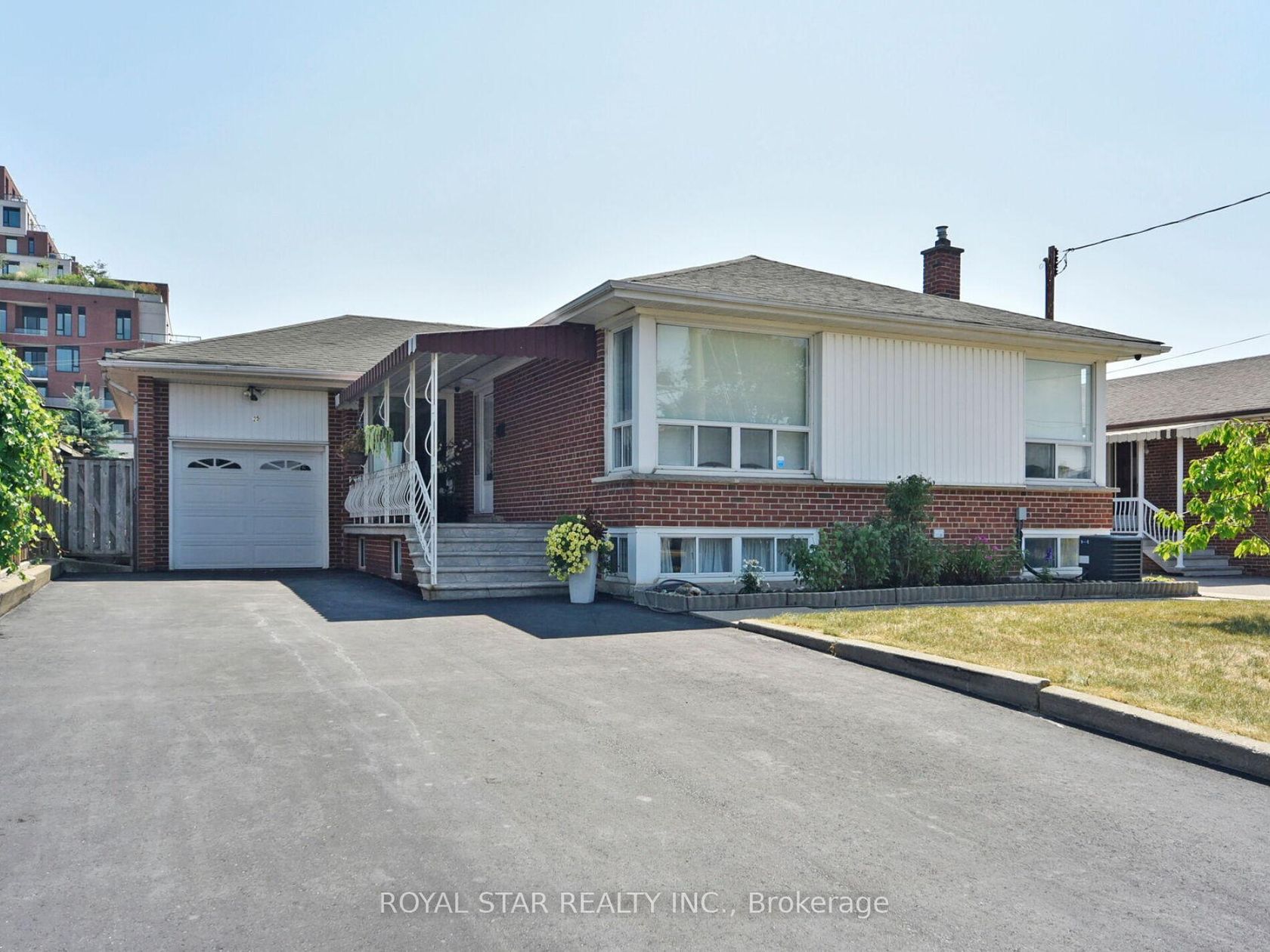 25 Diana Drive, CFB, Toronto 