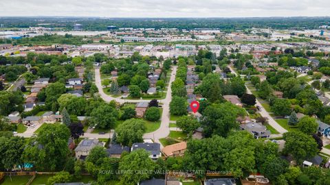 Photo 1 at 535 Taplow Crescent, BR Bronte, Oakville