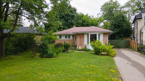 Photo 2 at 535 Taplow Crescent, BR Bronte, Oakville