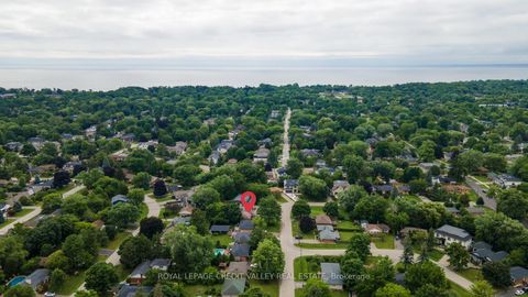 Photo 3 at 535 Taplow Crescent, BR Bronte, Oakville