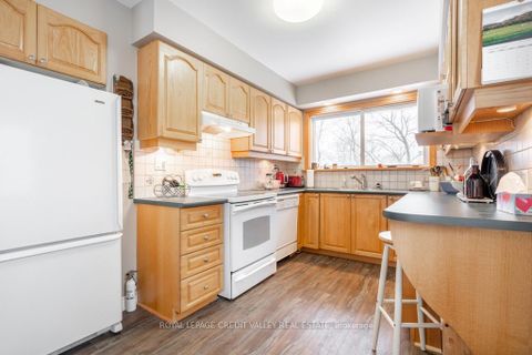 Photo 7 at 535 Taplow Crescent, BR Bronte, Oakville
