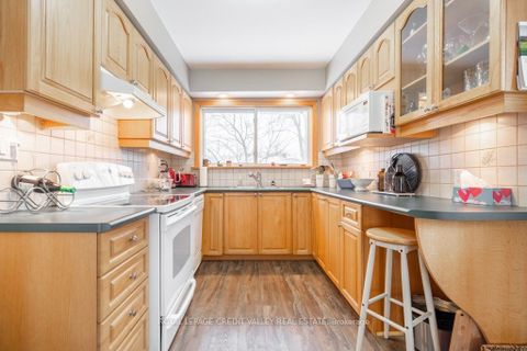 Photo 8 at 535 Taplow Crescent, BR Bronte, Oakville