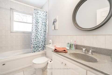 Photo 9 at 535 Taplow Crescent, BR Bronte, Oakville