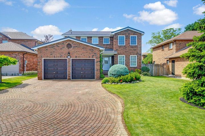 Photo 2 at 2289 Beejay Court, Streetsville, Mississauga