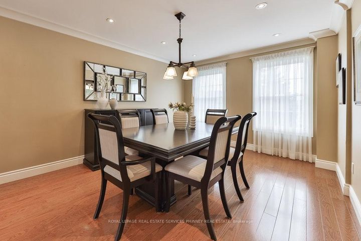 Photo 5 at 2289 Beejay Court, Streetsville, Mississauga