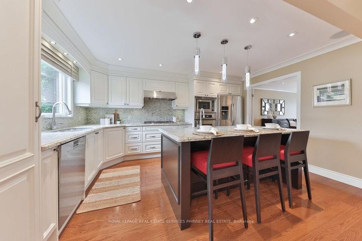 Photo 10 at 2289 Beejay Court, Streetsville, Mississauga