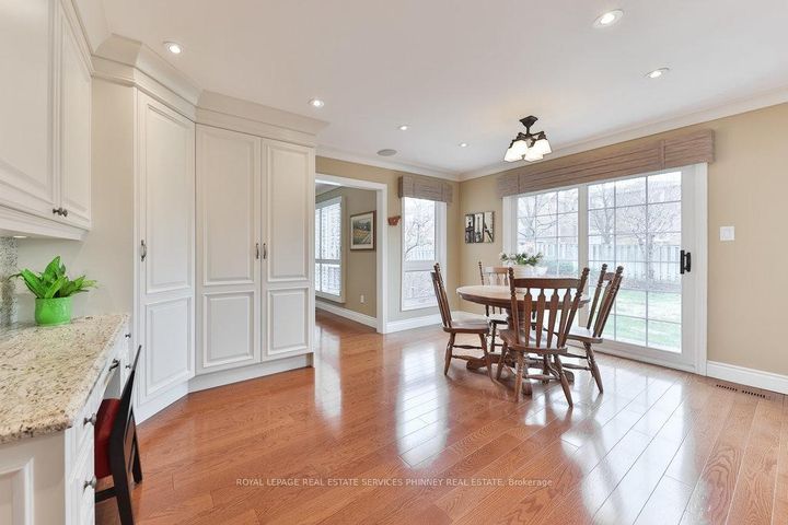 Photo 13 at 2289 Beejay Court, Streetsville, Mississauga