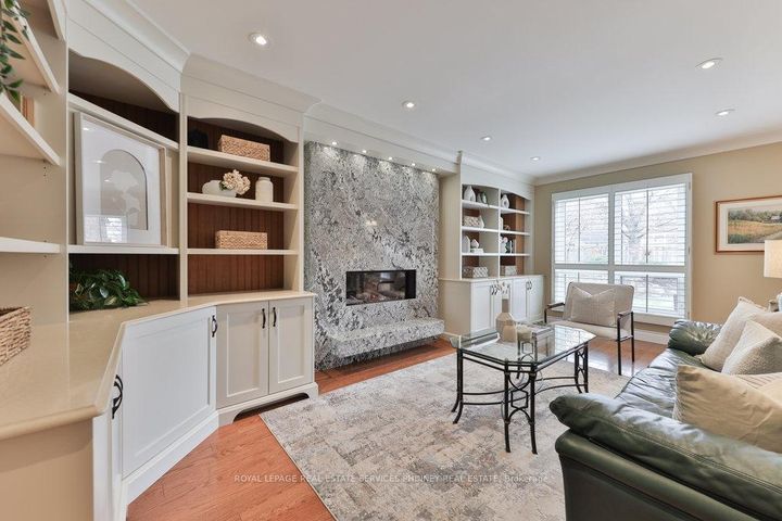 Photo 15 at 2289 Beejay Court, Streetsville, Mississauga