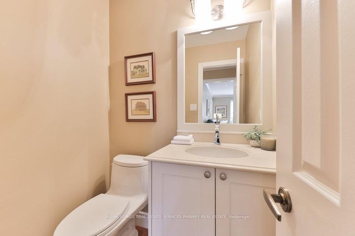 Photo 16 at 2289 Beejay Court, Streetsville, Mississauga