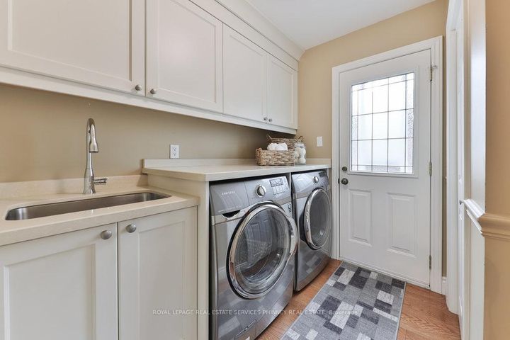 Photo 17 at 2289 Beejay Court, Streetsville, Mississauga