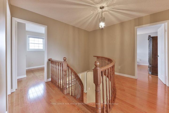 Photo 18 at 2289 Beejay Court, Streetsville, Mississauga