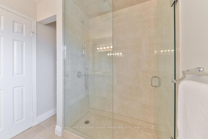 Photo 21 at 2289 Beejay Court, Streetsville, Mississauga