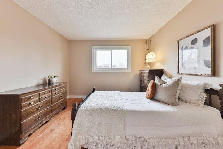 Photo 22 at 2289 Beejay Court, Streetsville, Mississauga