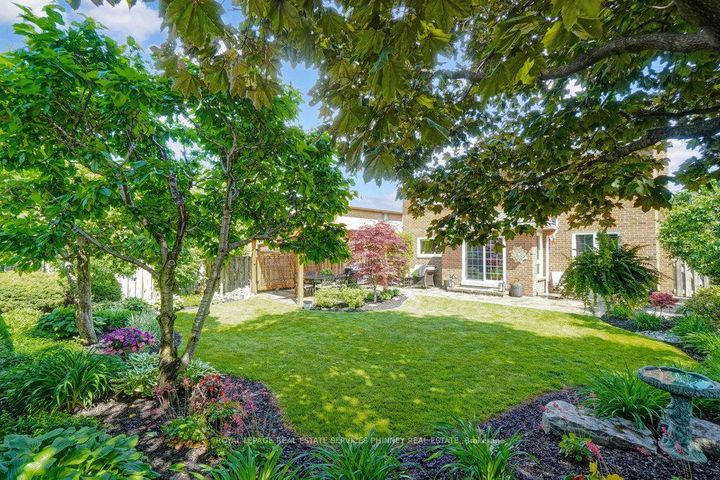 Photo 33 at 2289 Beejay Court, Streetsville, Mississauga