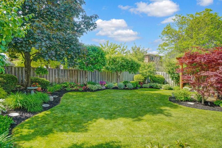 Photo 35 at 2289 Beejay Court, Streetsville, Mississauga
