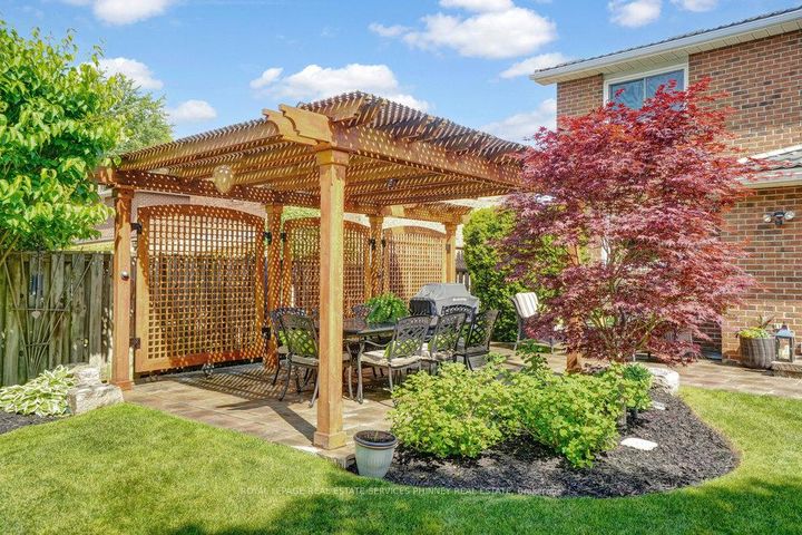 Photo 36 at 2289 Beejay Court, Streetsville, Mississauga