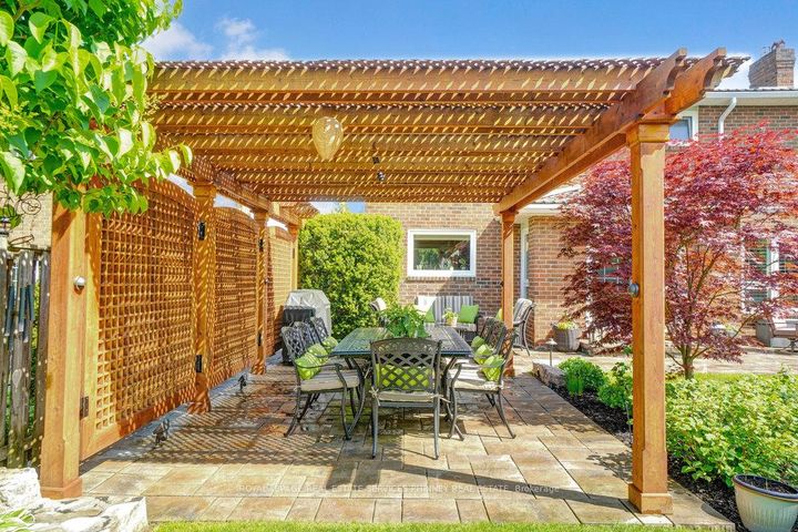 Photo 37 at 2289 Beejay Court, Streetsville, Mississauga