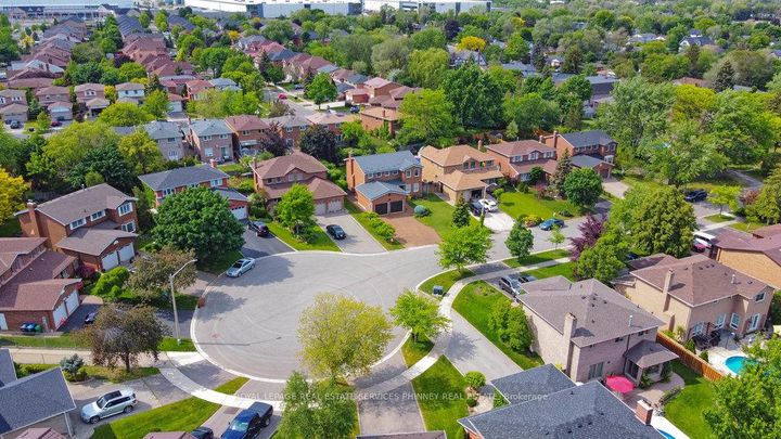 Photo 41 at 2289 Beejay Court, Streetsville, Mississauga