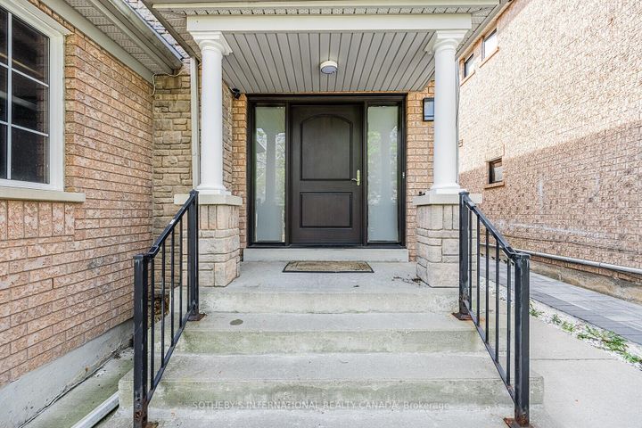 Photo 2 at 5930 Bassinger Place, Churchill Meadows, Mississauga