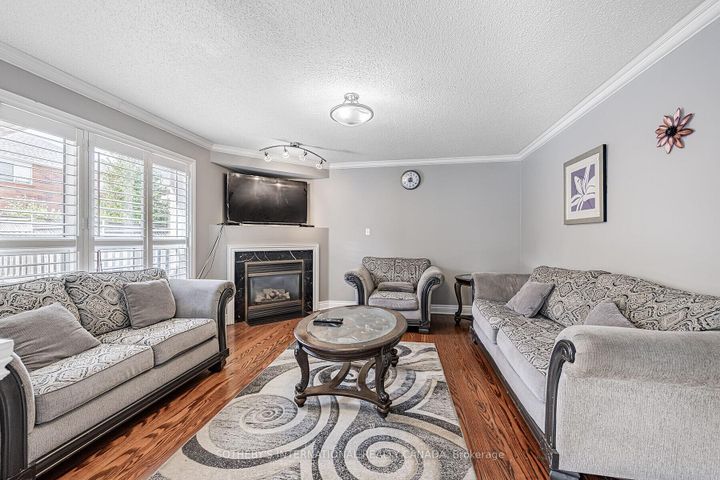 Photo 7 at 5930 Bassinger Place, Churchill Meadows, Mississauga