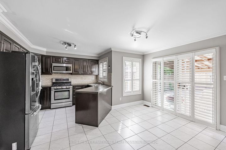 Photo 9 at 5930 Bassinger Place, Churchill Meadows, Mississauga