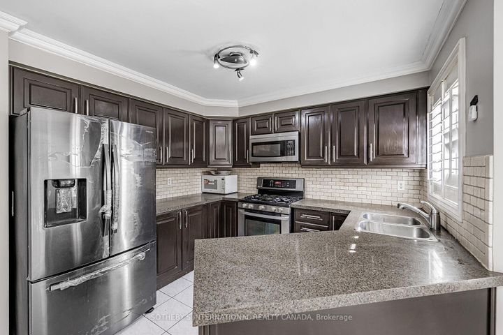 Photo 10 at 5930 Bassinger Place, Churchill Meadows, Mississauga