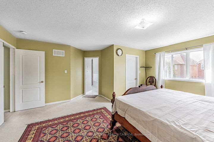 Photo 18 at 5930 Bassinger Place, Churchill Meadows, Mississauga