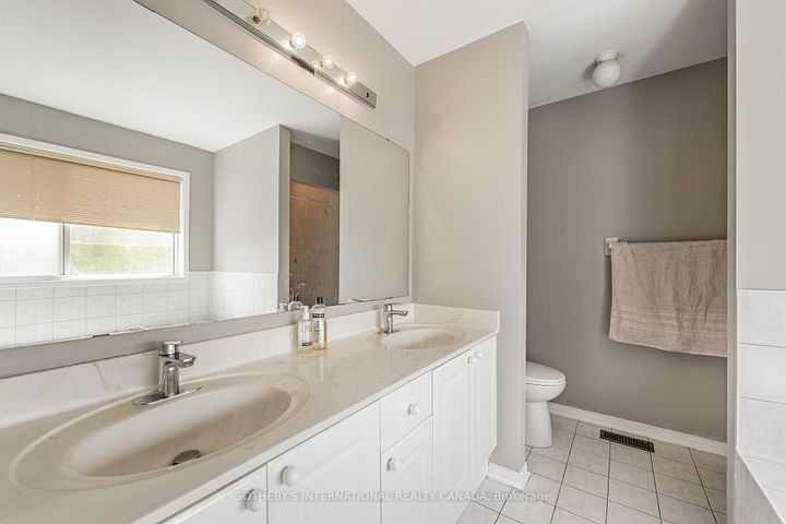 Photo 19 at 5930 Bassinger Place, Churchill Meadows, Mississauga