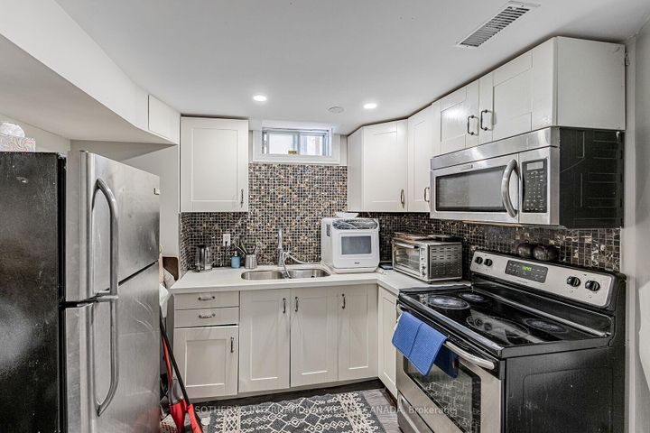 Photo 26 at 5930 Bassinger Place, Churchill Meadows, Mississauga