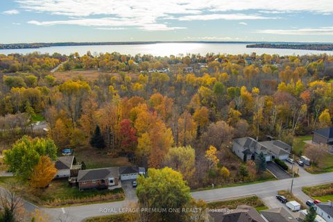 Photo 4 at 909B Willow Street, Lefroy, Innisfil Photo 4 at 909B Willow Street, Lefroy, Innisfil