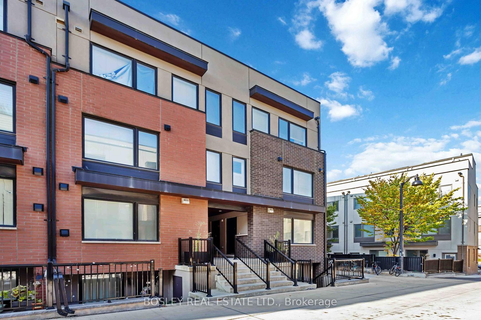 16 - 142 William Duncan Road, CFB, Toronto by Loree Meneguzzi Real Estate 16 - 142 William Duncan Road, CFB, Toronto