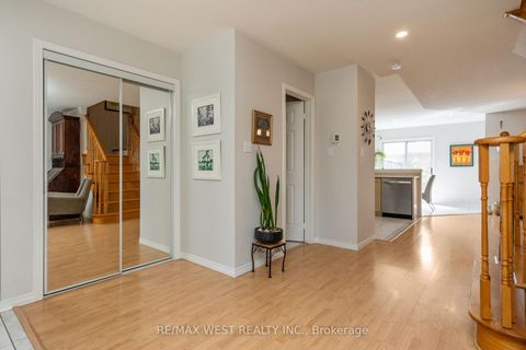 Photo 4 at 125 Colle Melito Way, Sonoma Heights, Vaughan