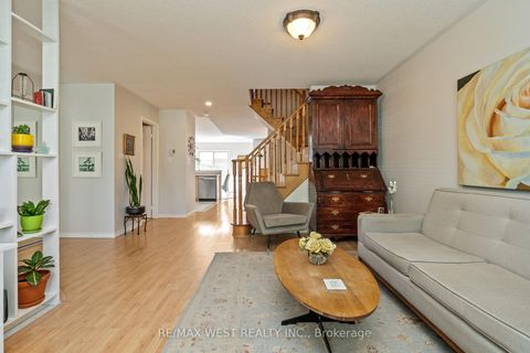 Photo 6 at 125 Colle Melito Way, Sonoma Heights, Vaughan