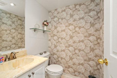 Photo 8 at 125 Colle Melito Way, Sonoma Heights, Vaughan