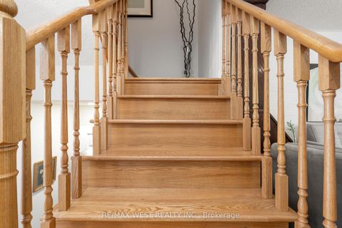 Photo 15 at 125 Colle Melito Way, Sonoma Heights, Vaughan