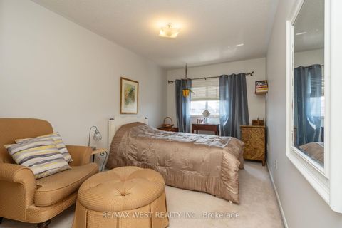 Photo 17 at 125 Colle Melito Way, Sonoma Heights, Vaughan