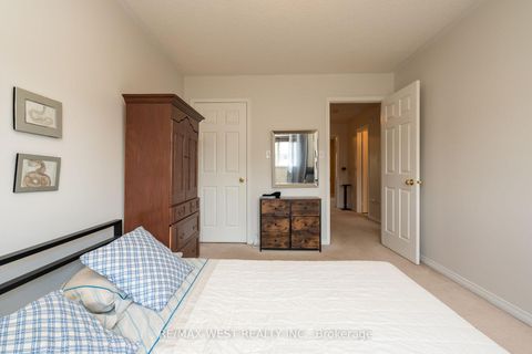 Photo 18 at 125 Colle Melito Way, Sonoma Heights, Vaughan