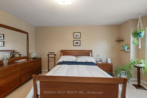 Photo 22 at 125 Colle Melito Way, Sonoma Heights, Vaughan